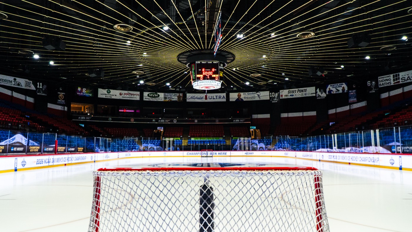 Empty arena and hockey net before the 2026 NCAA D-III Men's Ice Hockey Championship